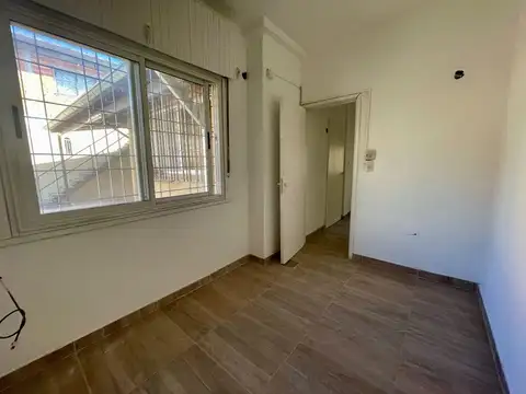 VENTA CASA 4 AMB. CON COCHERA  SUAREZ APTO CREDITO