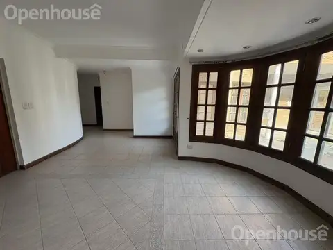VENTA DE EXCELENTE CASA DE 381 M2 CON PISCINA Y QUINCHO EN CENTRO DE PTE DERQUI - A REFACCIONAR