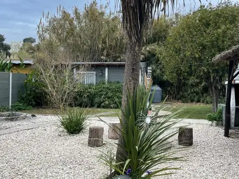 Casa en venta - 2 Dormitorios 1 Baño - Cochera - 1.750Mts2 - Coronel Brandsen