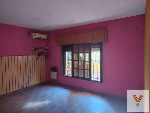 Casa en venta - 4 Dormitorios 3 Baños - Cochera - 200Mts2 - Isidro Casanova