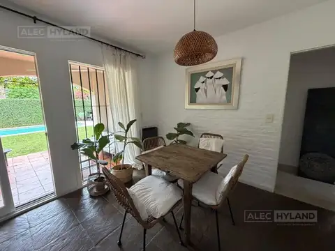 Casa en Alquiler con 2 cocheras