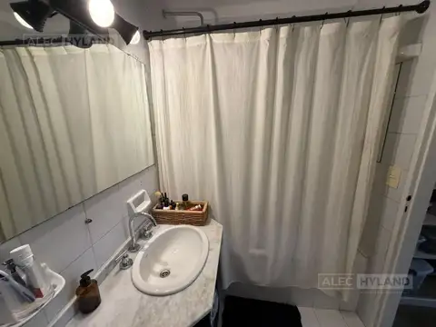 Casa en Alquiler con 2 cocheras