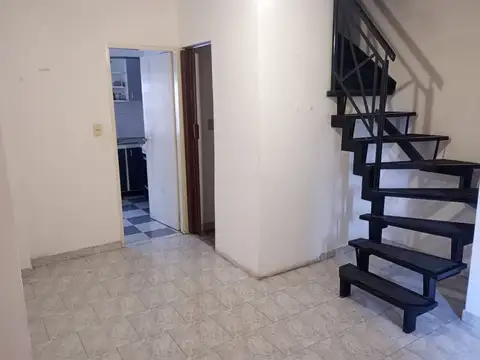 Depto Tipo Casa 4 ambientes con 2 baños