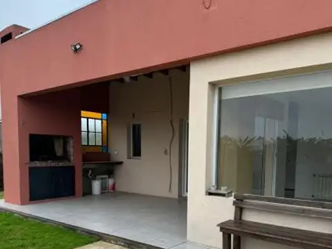 ALQUILER RESIDENCIAL CASA CON PARQUE Y PILETA SIN EXPENSAS