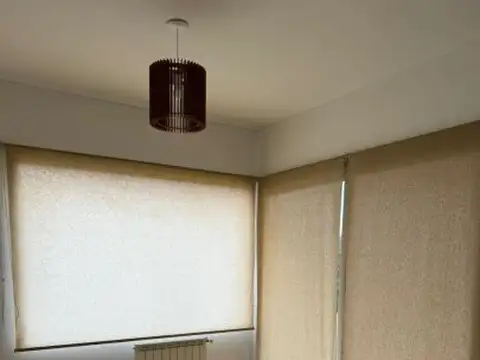 Casa en Alquiler con 2 cocheras
