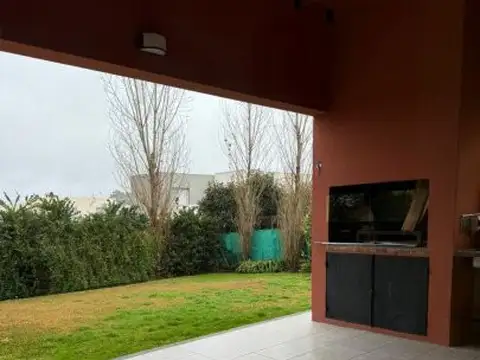 Casa en Alquiler de 3 dormitorios