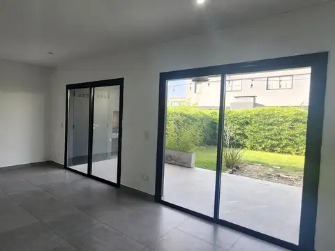 Casa en Alquiler con 1 cochera