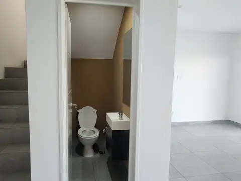 Casa 5 ambientes con 2 baños