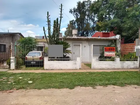 CASA ANTIGUA CON DEPENDECIA SOBRE CALLE DE TIERRA 
