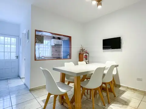 Casa 4 ambientes con 2 baños