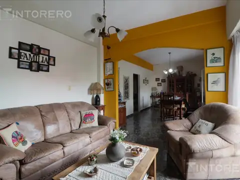 VENTA LOCAL Y VIVIENDA EN BLOQUE. LOTE PROPIO. CASEROS