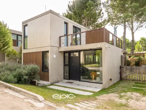 Venta Casa en Berlin Woods Pinamar Norte con seguridad