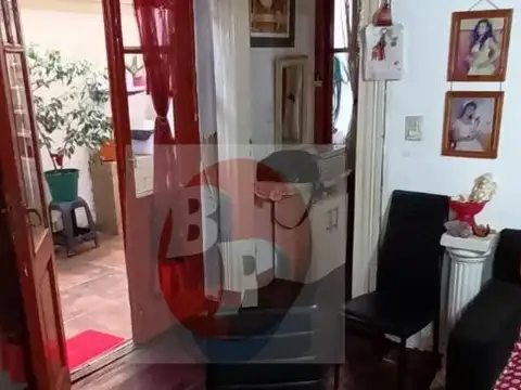 HERMOSO PH TIPO CASA DE 2 AMB. C/PATIO PROPIO - OPORTUNIDAD!