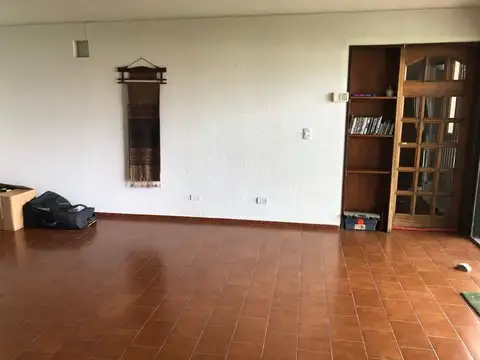 Casa en Venta con 4 cocheras