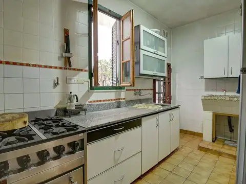 CASA EN VENTA 5 AMBIENTES CON TERRAZA