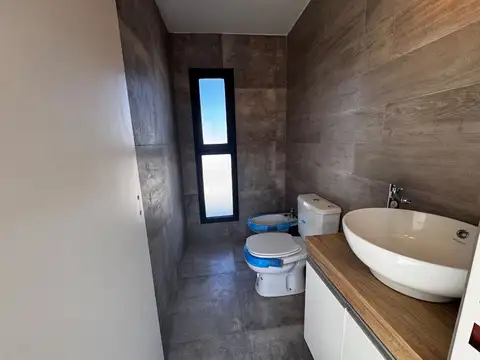 Casa 4 ambientes con 3 baños