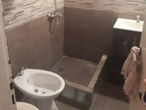 Casa 2 ambientes con 1 baño