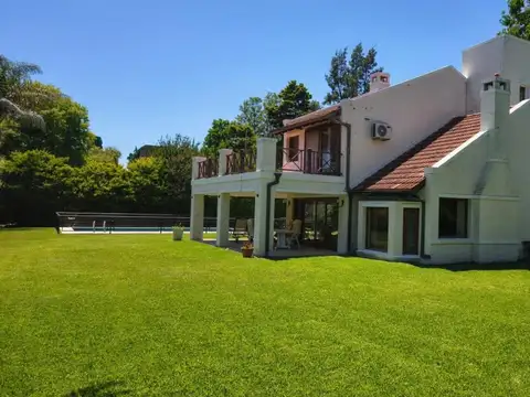 Casa 4 ambientes con 3 baños