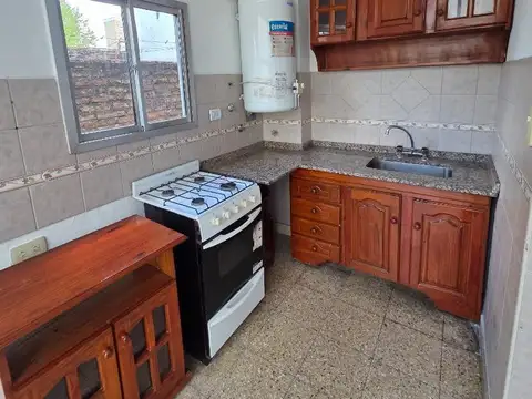 MUY BUEN DEPTO T/CASA 3 AMB EN CENTRO DE LANUS SIN EXPENSAS!