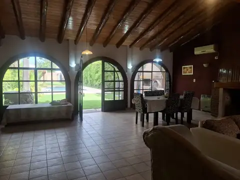 Casa 2 ambientes con 2 baños