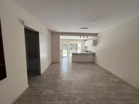 Casa en Alquiler con 1 cochera
