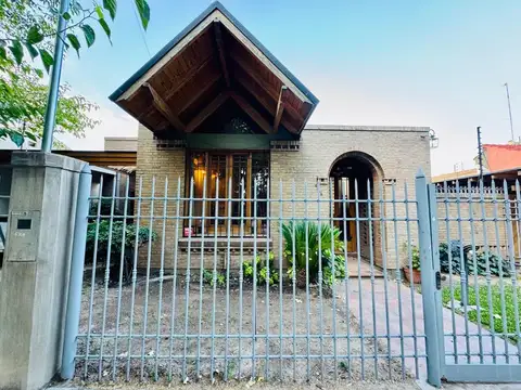 CASA VENTA CAPILLA DEL ROSARIO GLLEN PILETA JARDIN