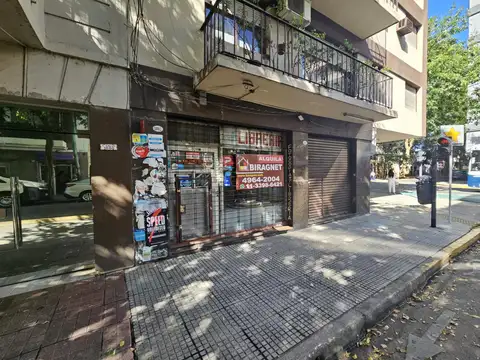 Alquiler - Local Comercial a la calle , a mts de la esquina - 