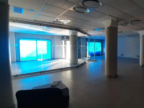 Local en  Puerto Madero