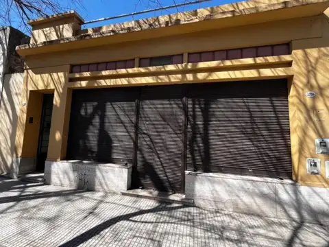 Gral César Díaz 5200 Vélez Sarsfield Casa 4amb U$250.000 