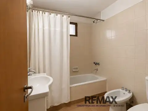 Casa 7 ambientes con 5 baños