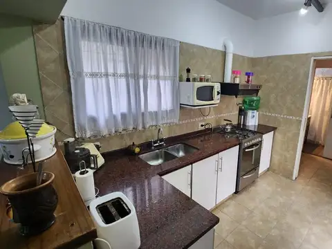 Casa 4 ambientes con 3 baños