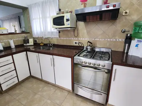 CASA EN VENTA. BANFIELD