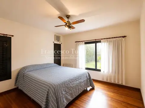 Casa 5 ambientes con 3 baños