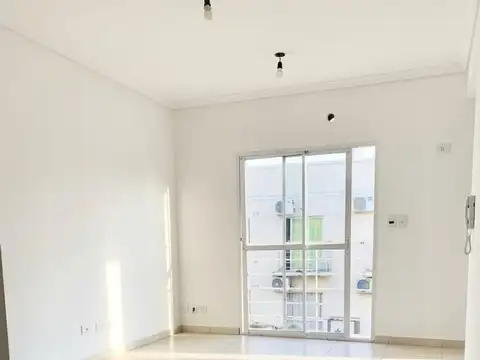 ALQUILER 2 AMBIENTES CON TERRAZA Y COCHERA EN COMPLEJO