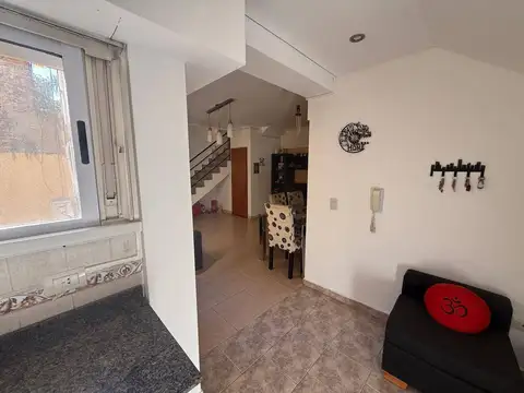 Depto Tipo Casa 3 ambientes con 2 baños