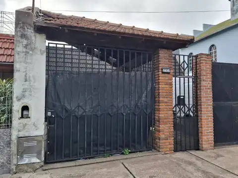 CASA 5 AMBIENTES VENTA LANUS QUINCHO Y 2 COCHERAS
