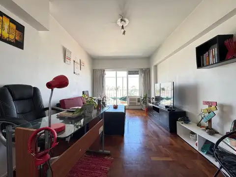 Amplio 4 ambientes o 3 con escritorio / Dependencia