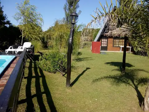 Complejo de cabañas funcionando, a mts. del Río