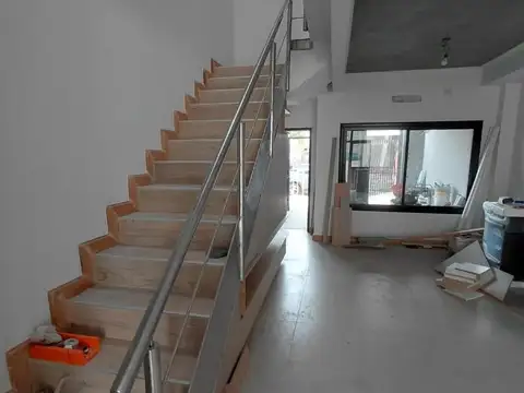 Depto Tipo Casa 4 ambientes con 3 baños