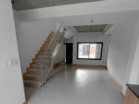 Depto Tipo Casa en Venta de 4 ambientes