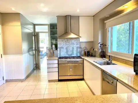 VENTA CASA CON AMARRA EN LAS CALETAS - NORDELTA