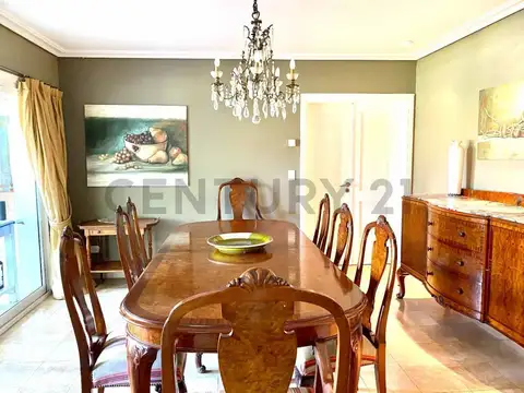 Casa 9 ambientes con 4 baños