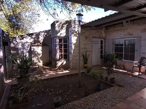 VENTA CASA DE 2 DORMI EN GRANADERO BAIGORRIA