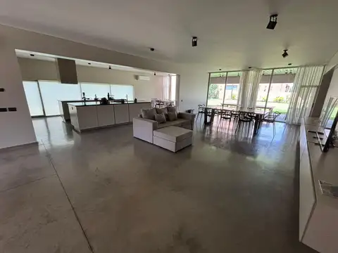 Casa Amoblada de 4 Dormitorios en Barrio Cerrado San Sebastian