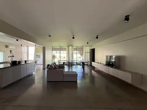 Casa en Alquiler en Funes, USD 3.500