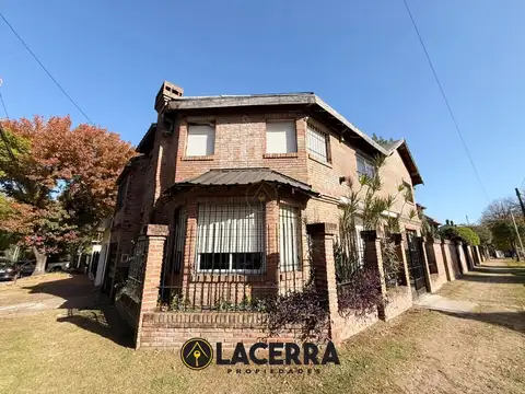 Casa en Venta con 2 cocheras