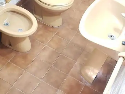 Departamento 6 ambientes con 2 baños