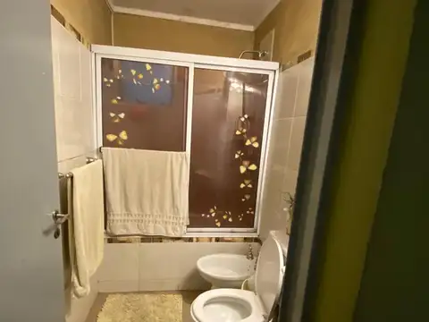 Casa 6 ambientes con 2 baños