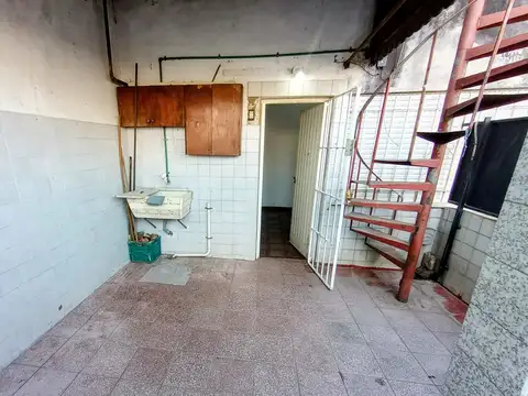 El Salvador 200, Piso 1