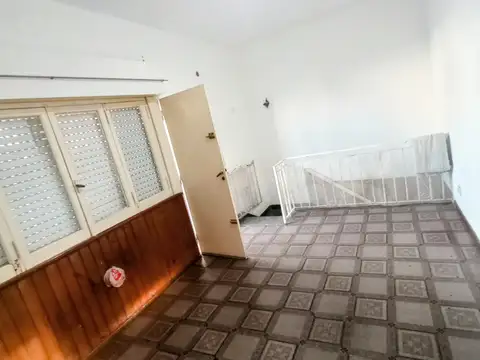 El Salvador 200, Piso 1